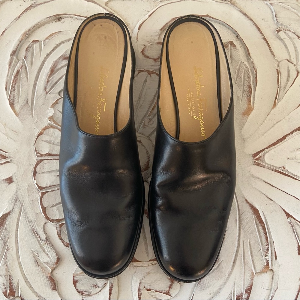 Vintage Salvatore Ferragamo black leather Mules 7.5
